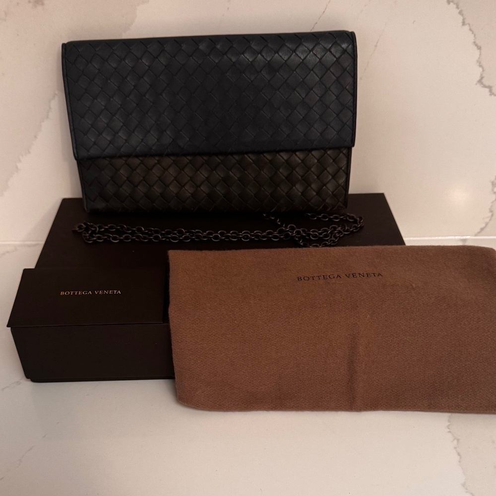 Bottega Veneta Wallet on Chain – Blue & Black (Pre-Owned, Excellent Condition)